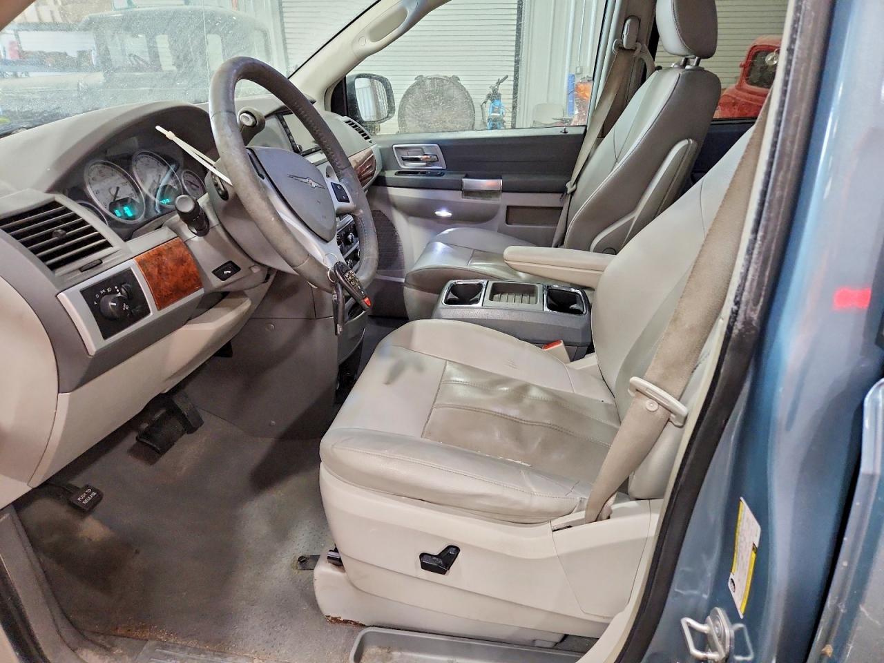 2008 Chrysler Town & Country Touring - Фото 7