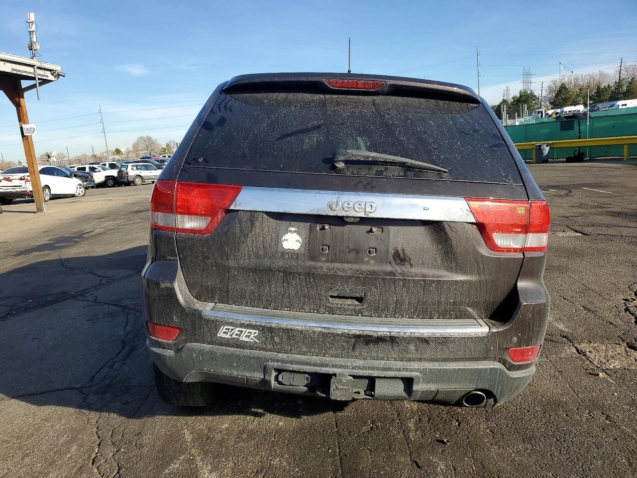 2012 Jeep Grand Cherokee Overland - Image 6