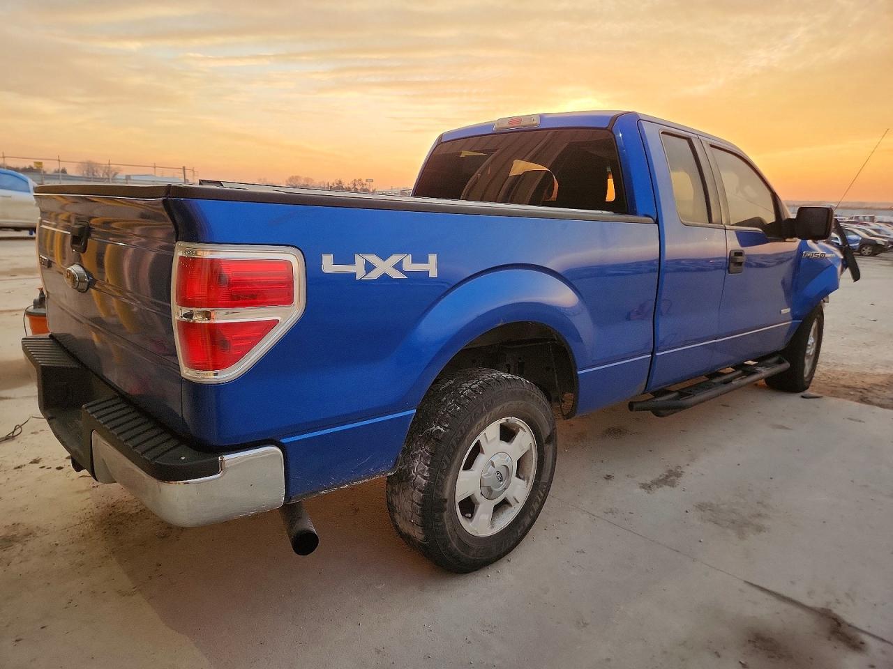 2011 Ford F150 Super Cab - Фото 3