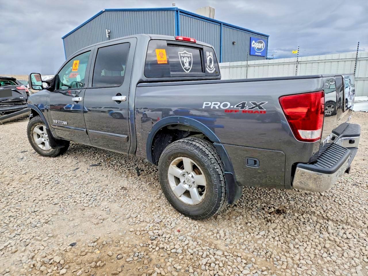 2011 Nissan Titan Sv - Image 2