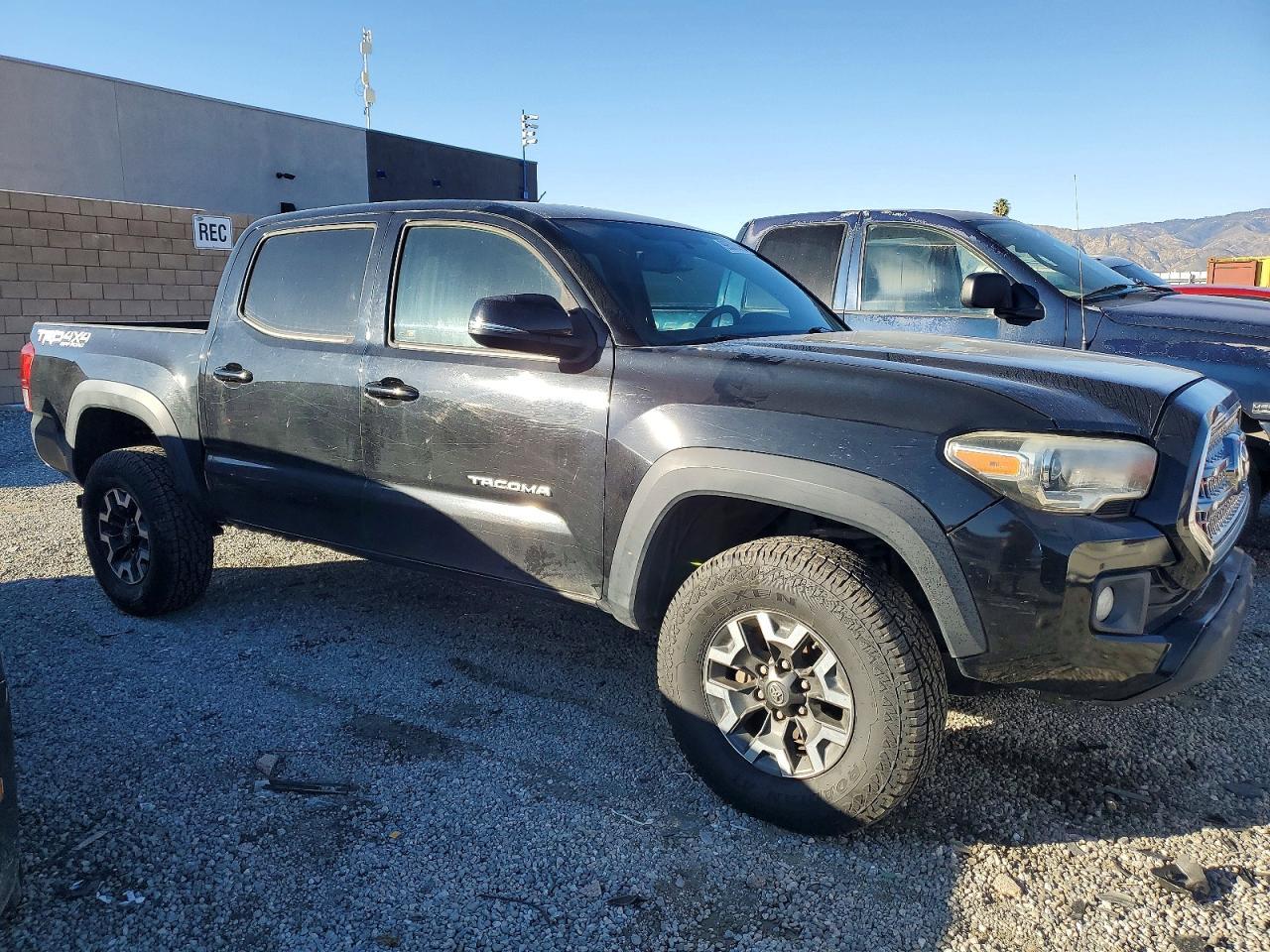 2017 Toyota Tacoma Double Cab - Фото 4