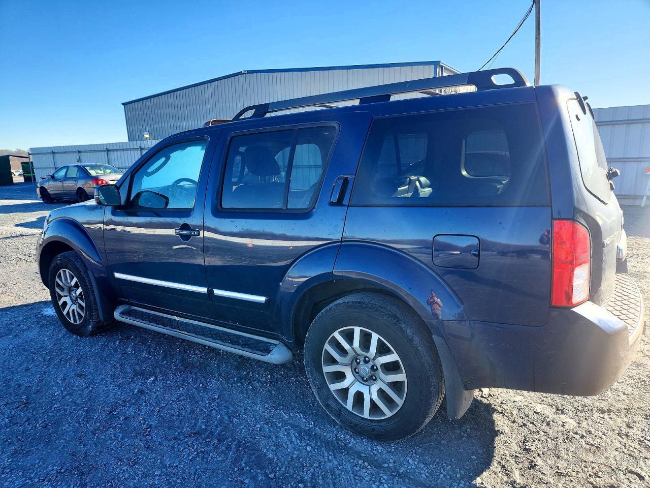 2011 Nissan Pathfinder S - Фото 2