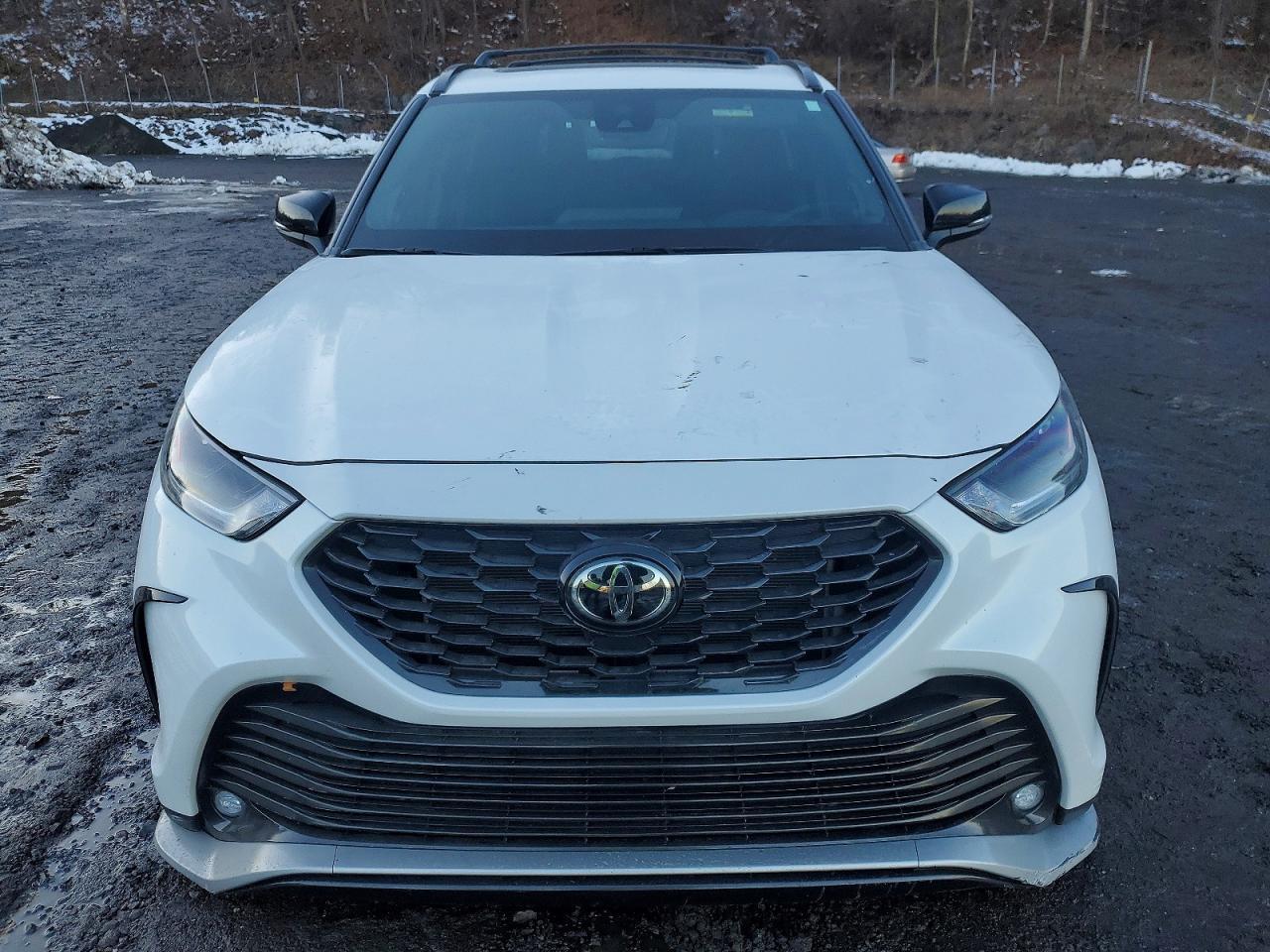 2024 Toyota Highlander Le - Image 5