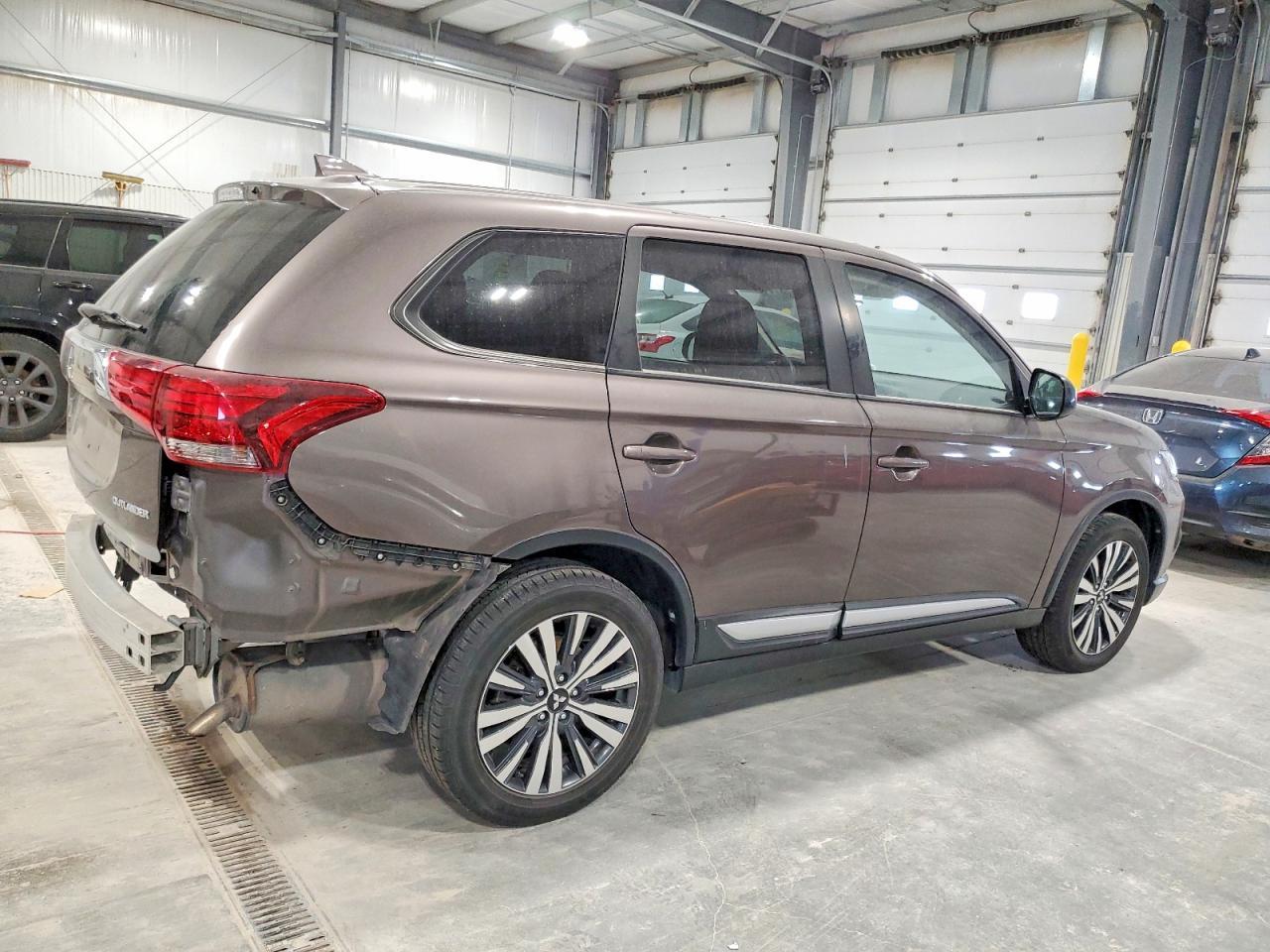 2019 Mitsubishi Outlander Es - Image 3