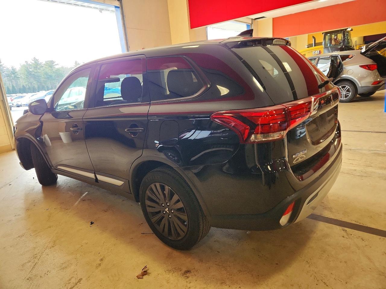 2019 Mitsubishi Outlander Se - Image 2
