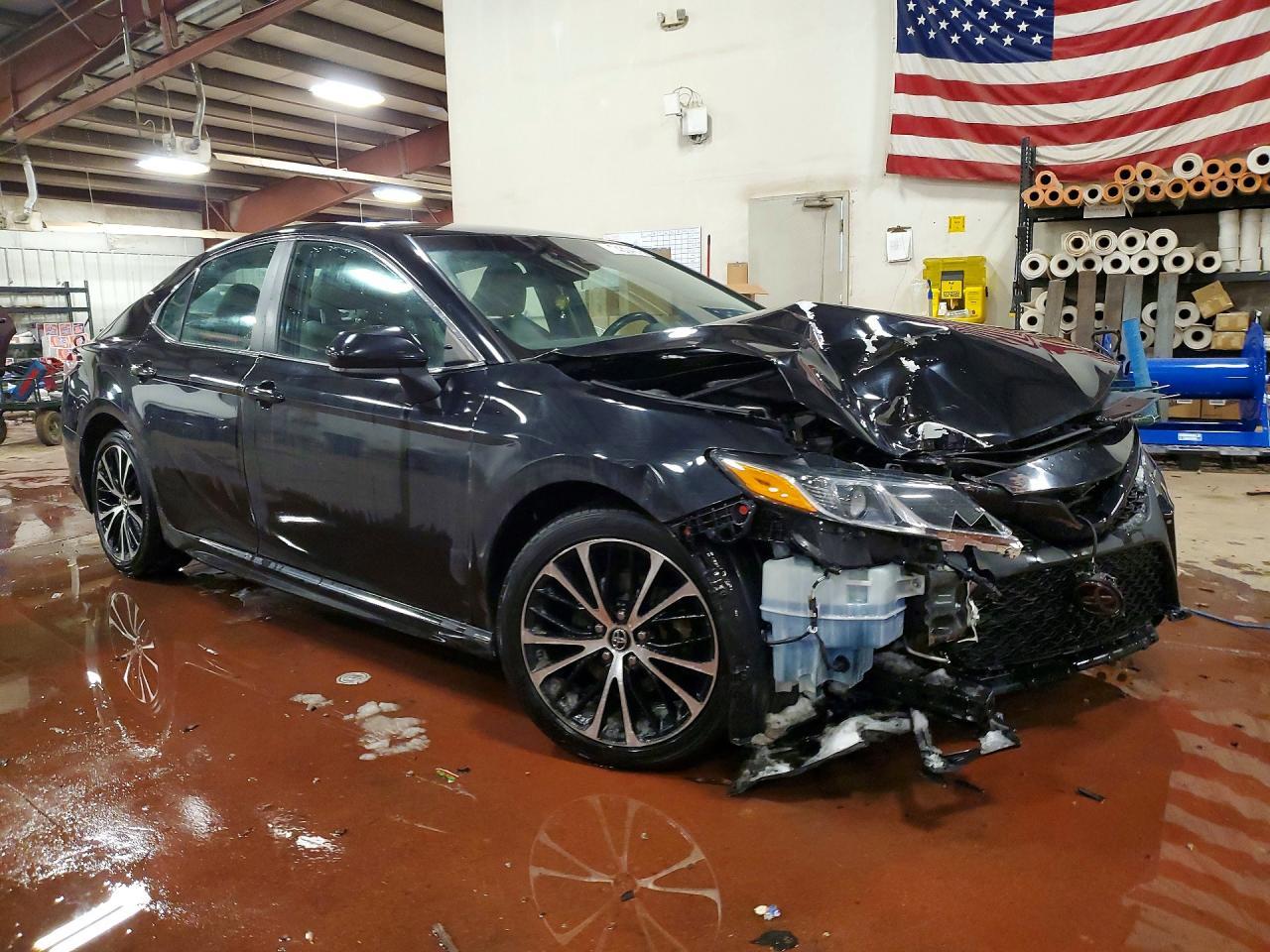2020 Toyota Camry Se - Фото 4