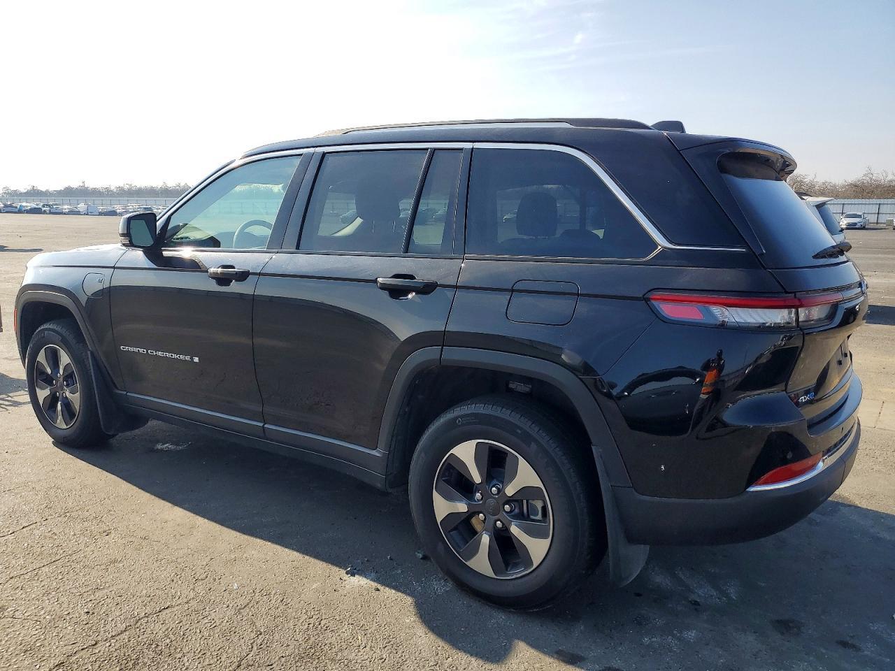 2023 Jeep Grand Cherokee - Image 2
