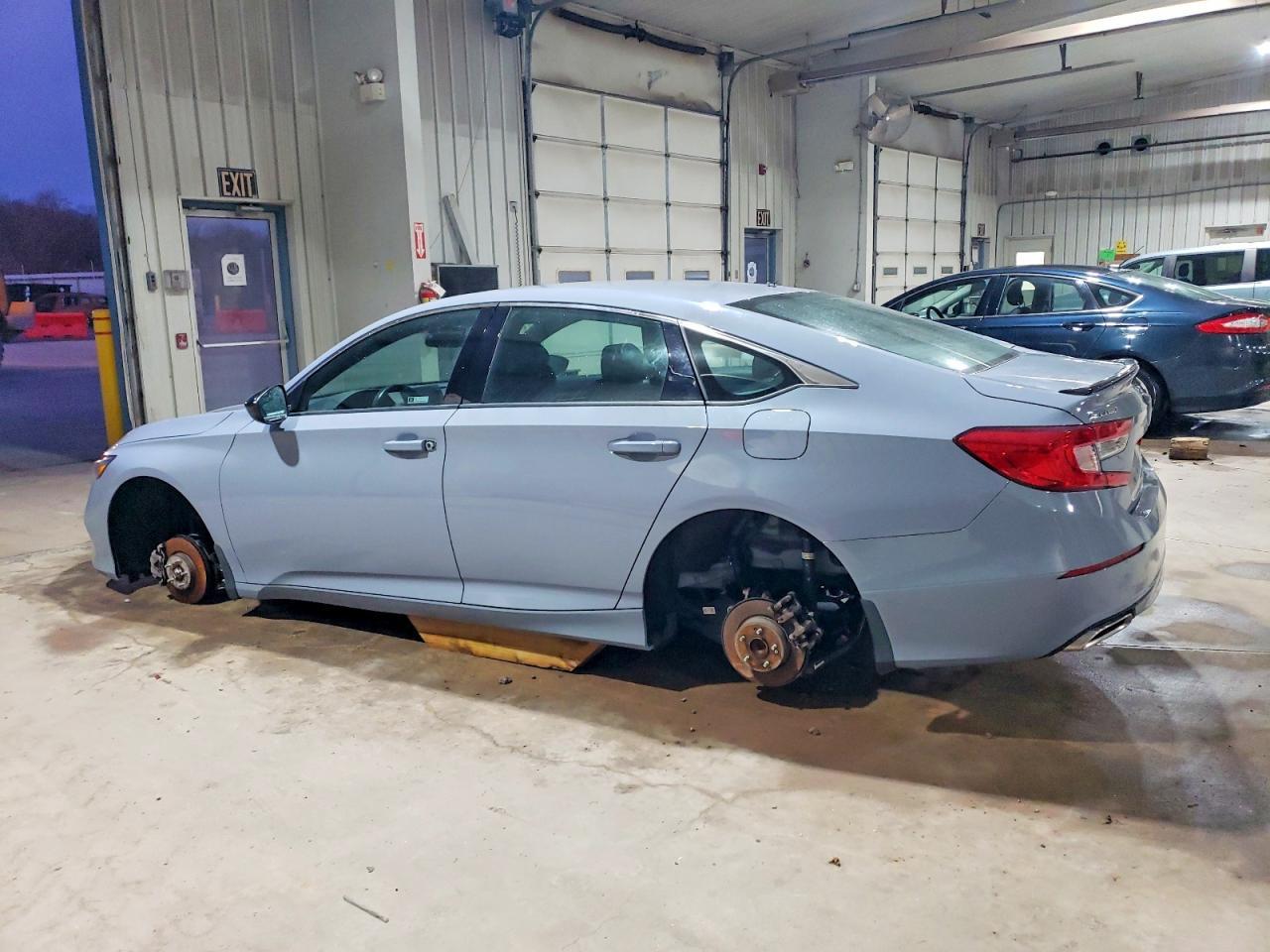 2021 Honda Accord Sport - Фото 2