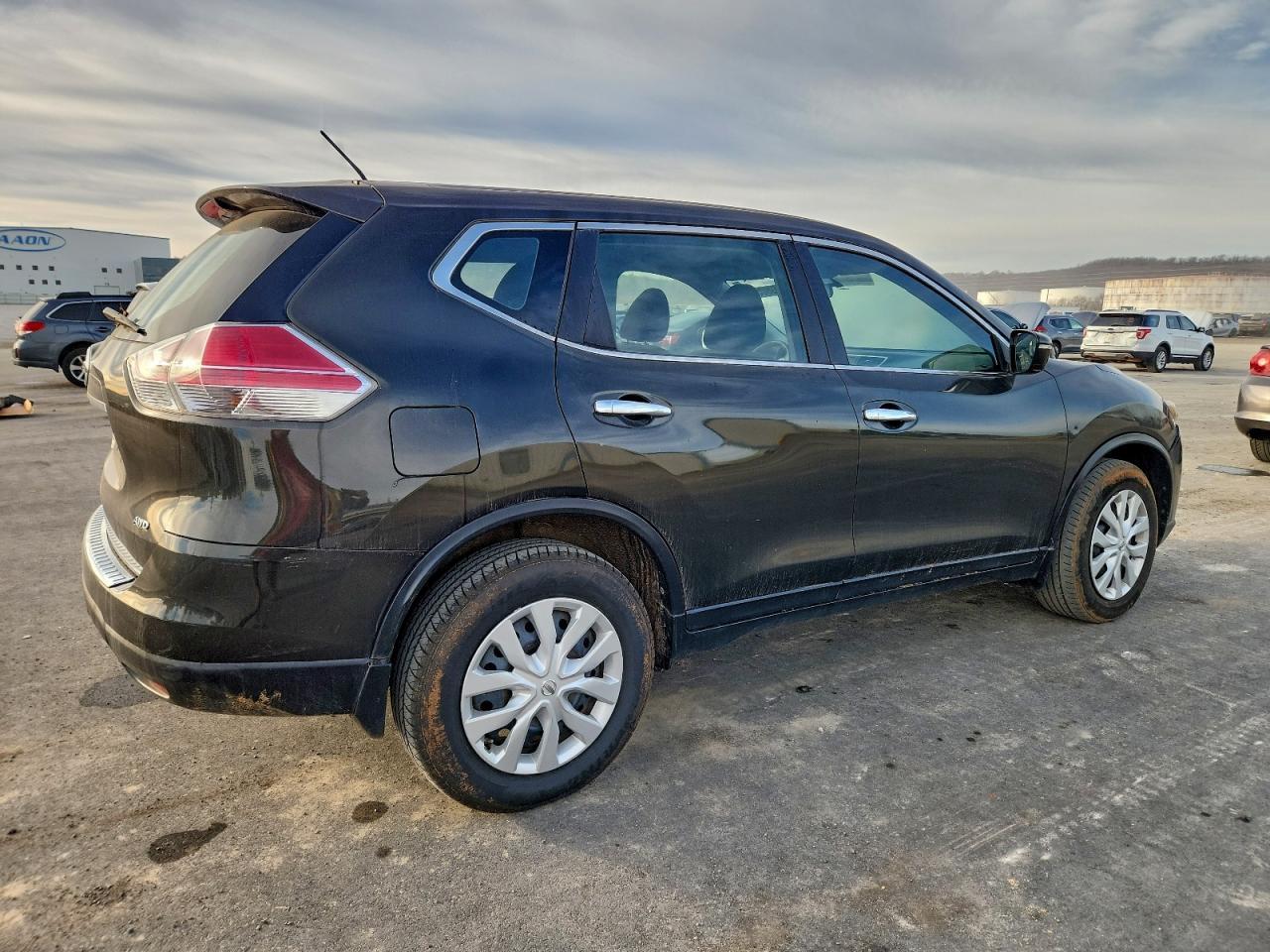 2015 Nissan Rogue S - Image 3