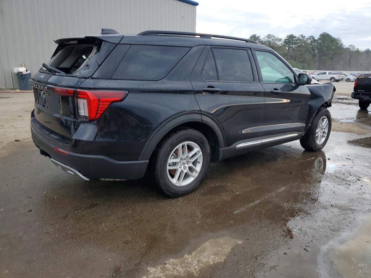 2025 Ford Explorer Active - Фото 3