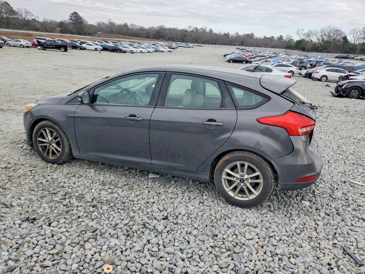 2016 Ford Focus Se - Image 2