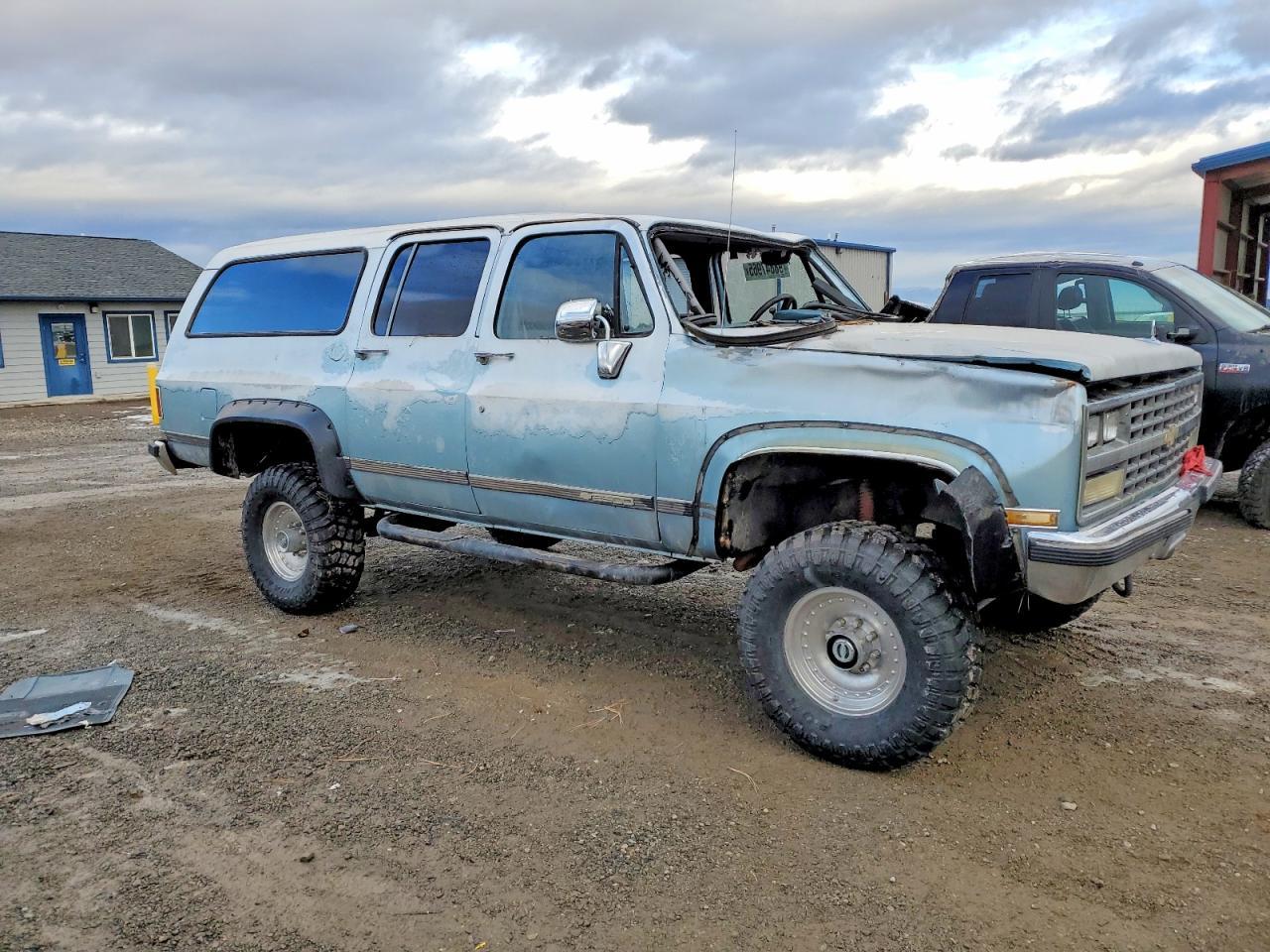 1990 Chevrolet Suburban V2500 - Image 4