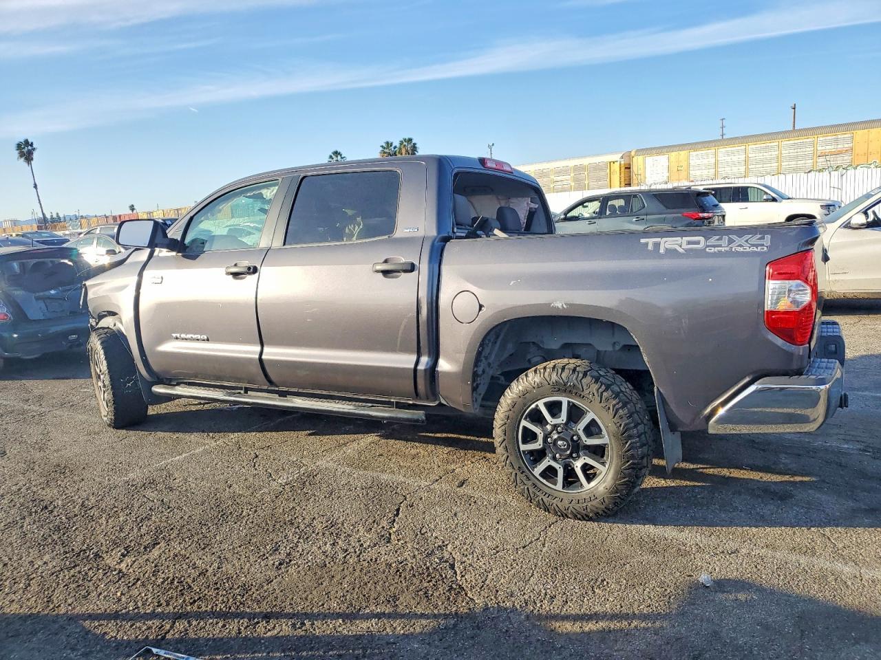 2017 Toyota Tundra Crewmax Sr5 - Image 2