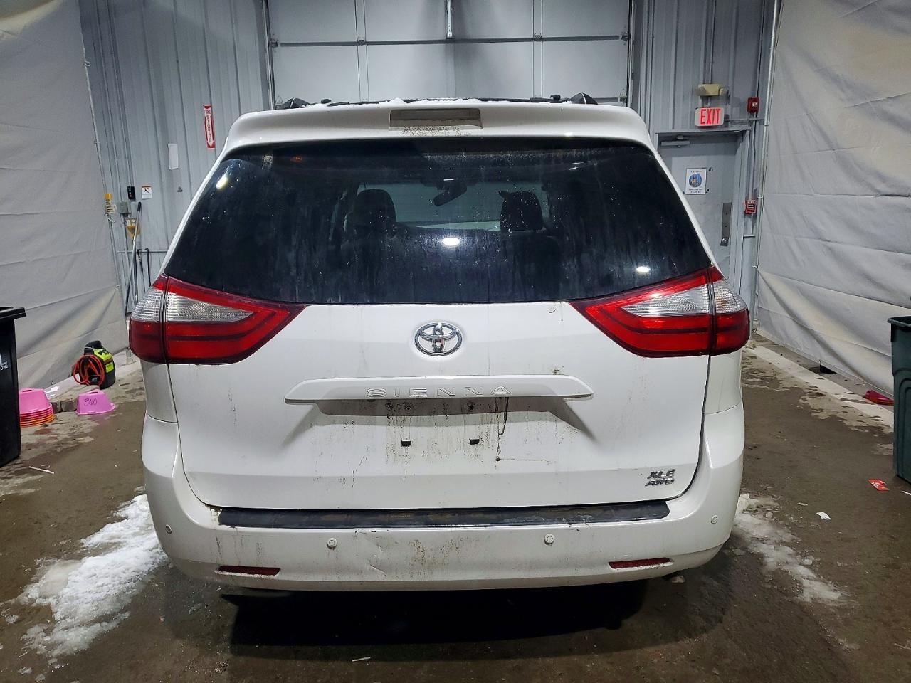 2017 Toyota Sienna Xle - Фото 6