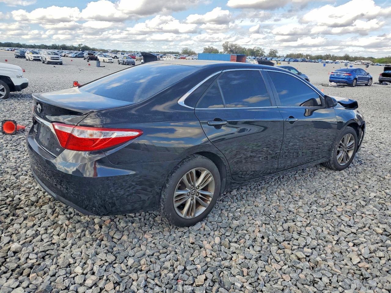 2016 Toyota Camry Le - Image 3
