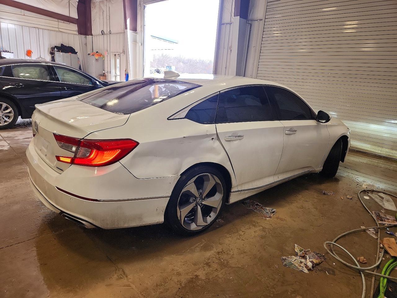 2018 Honda Accord Touring - Image 3