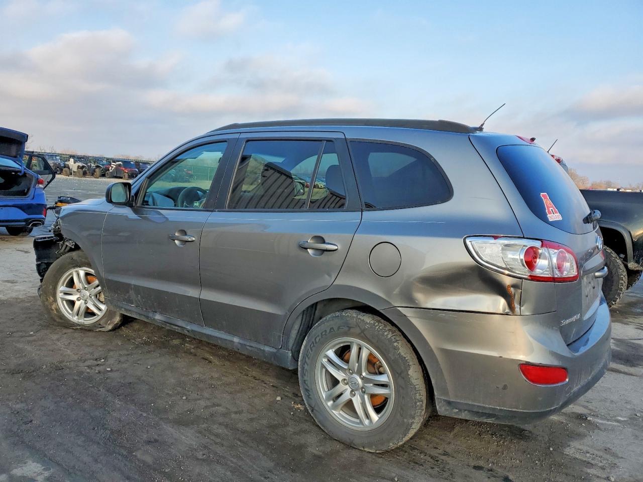 2012 Hyundai Santa Fe Gls - Image 2