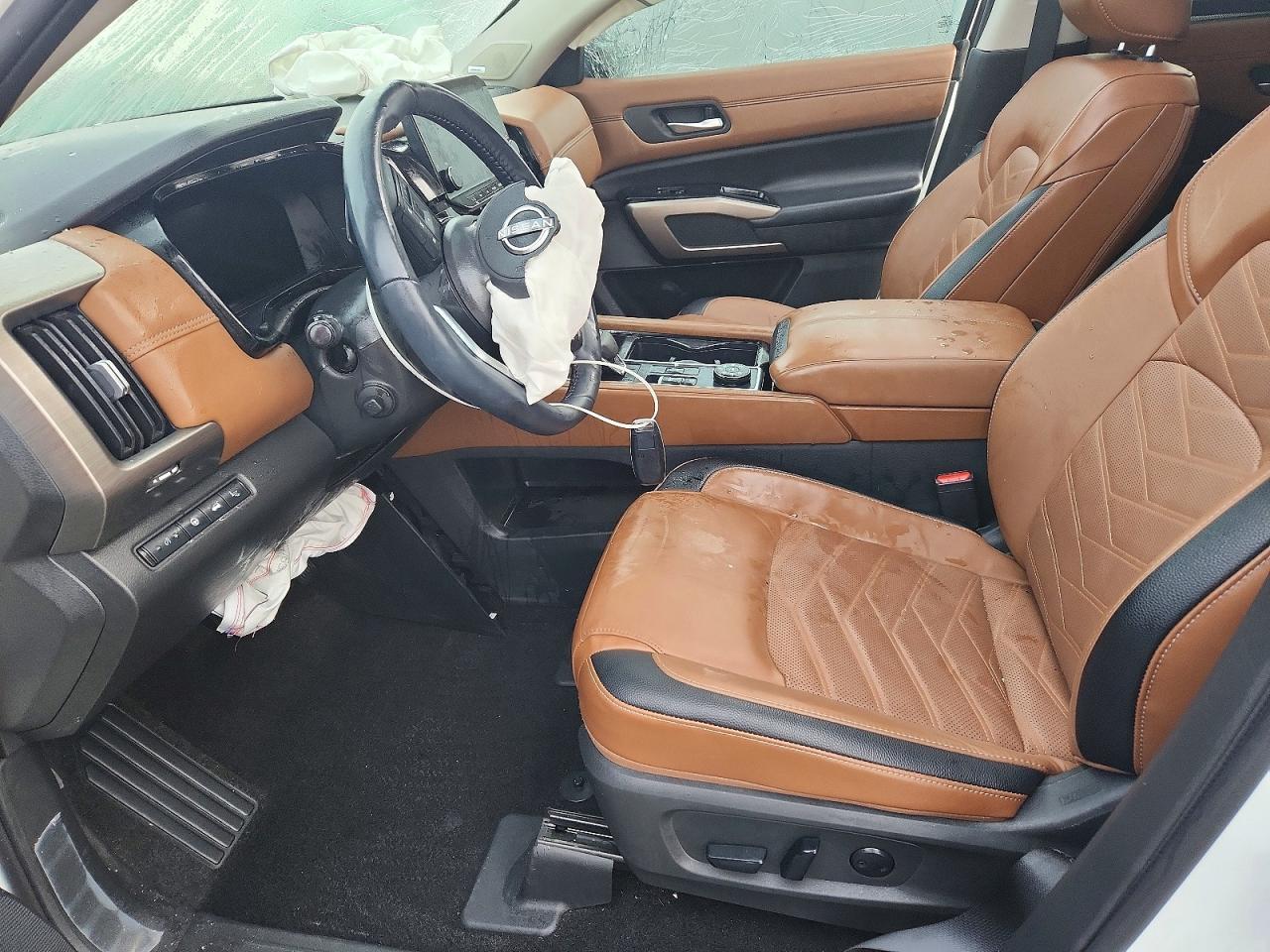 2024 Nissan Pathfinder Platinum - Image 7