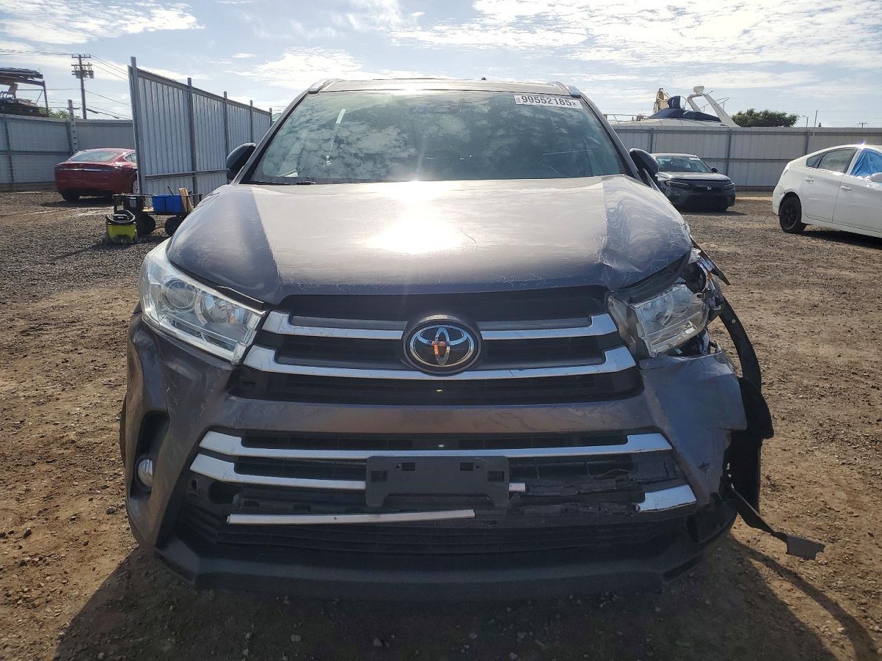 2019 Toyota Highlander Se - Image 5