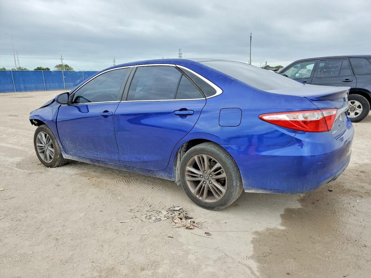 2015 Toyota Camry Le - Фото 2