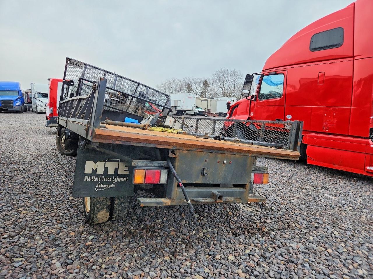 2016 Isuzu Npr Hd Flatbed Truck - Image 2
