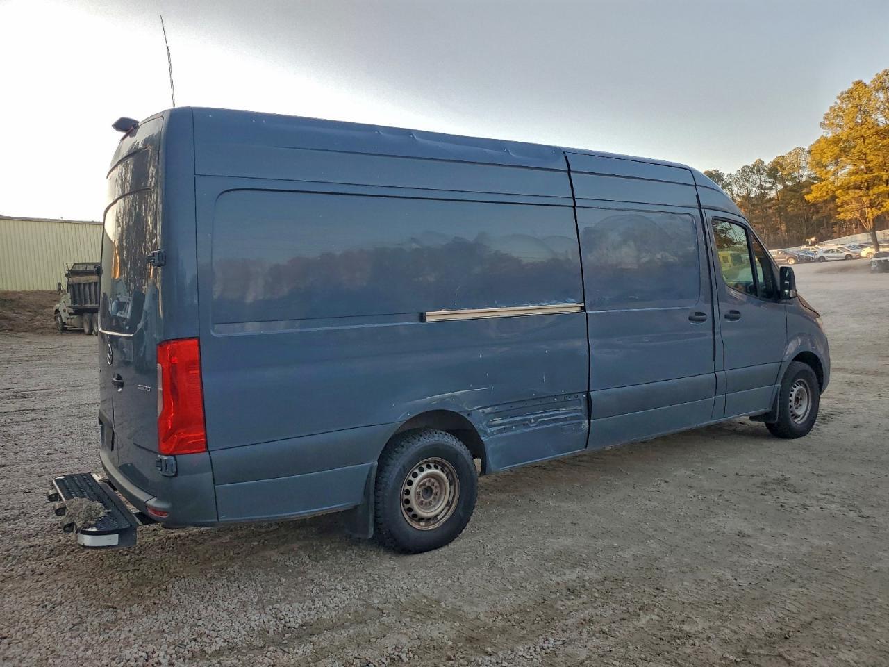 2021 Mercedes Benz Sprinter 2 - Delivery Van - Фото 3