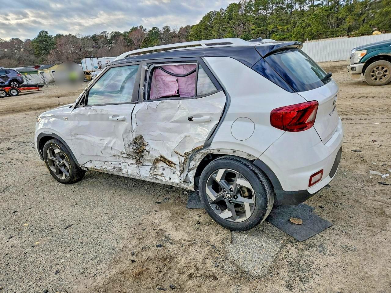 2023 Hyundai Venue Sel - Image 2