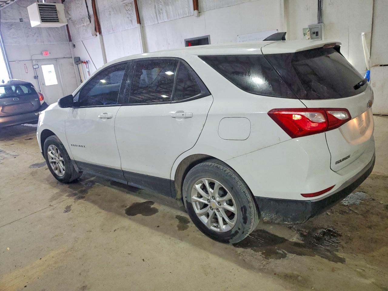 2018 Chevrolet Equinox Ls - Фото 2
