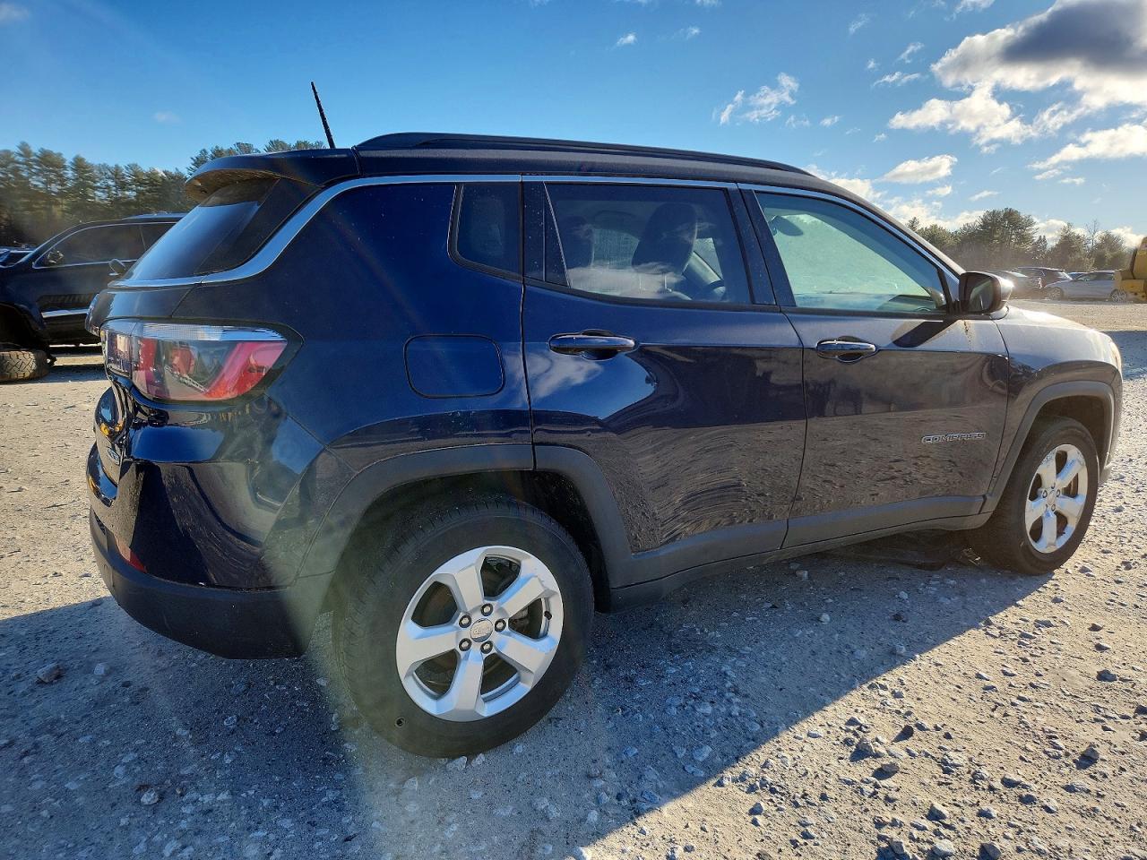 2018 Jeep Compass Latitude - Image 3