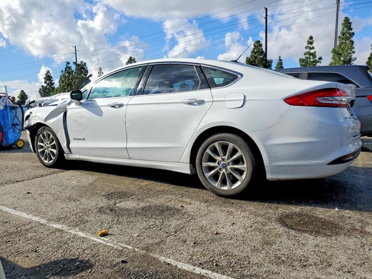 2017 Ford Fusion Se Hybrid - Фото 2