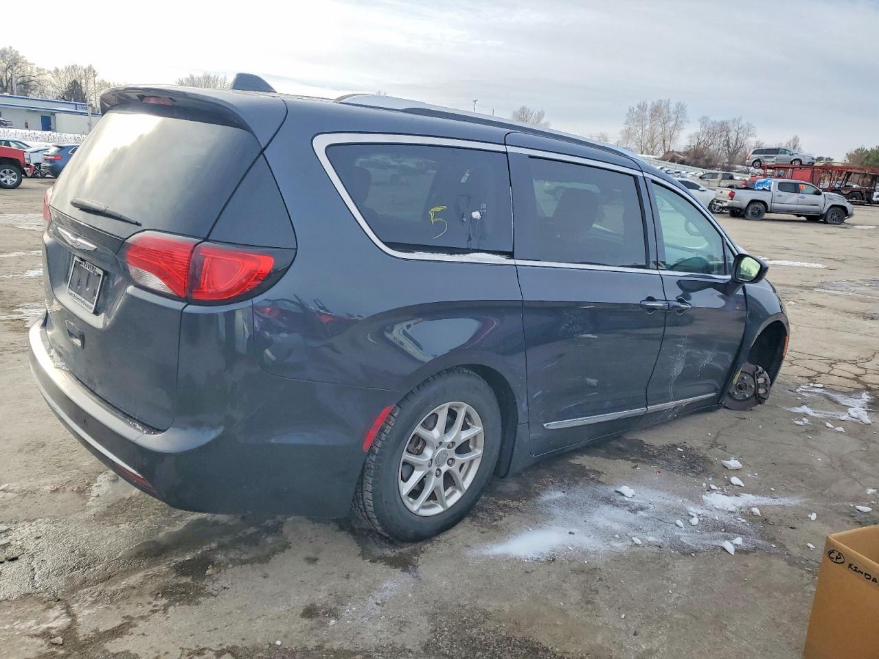 2020 Chrysler Pacifica Touring L - Image 3