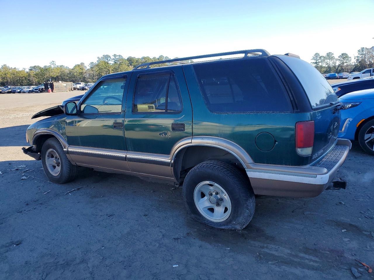 1996 Chevrolet Blazer - Image 2