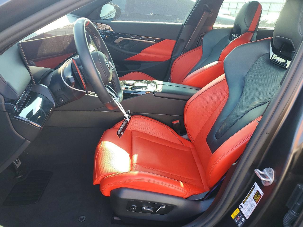 2025 BMW M5 Touring - Фото 7