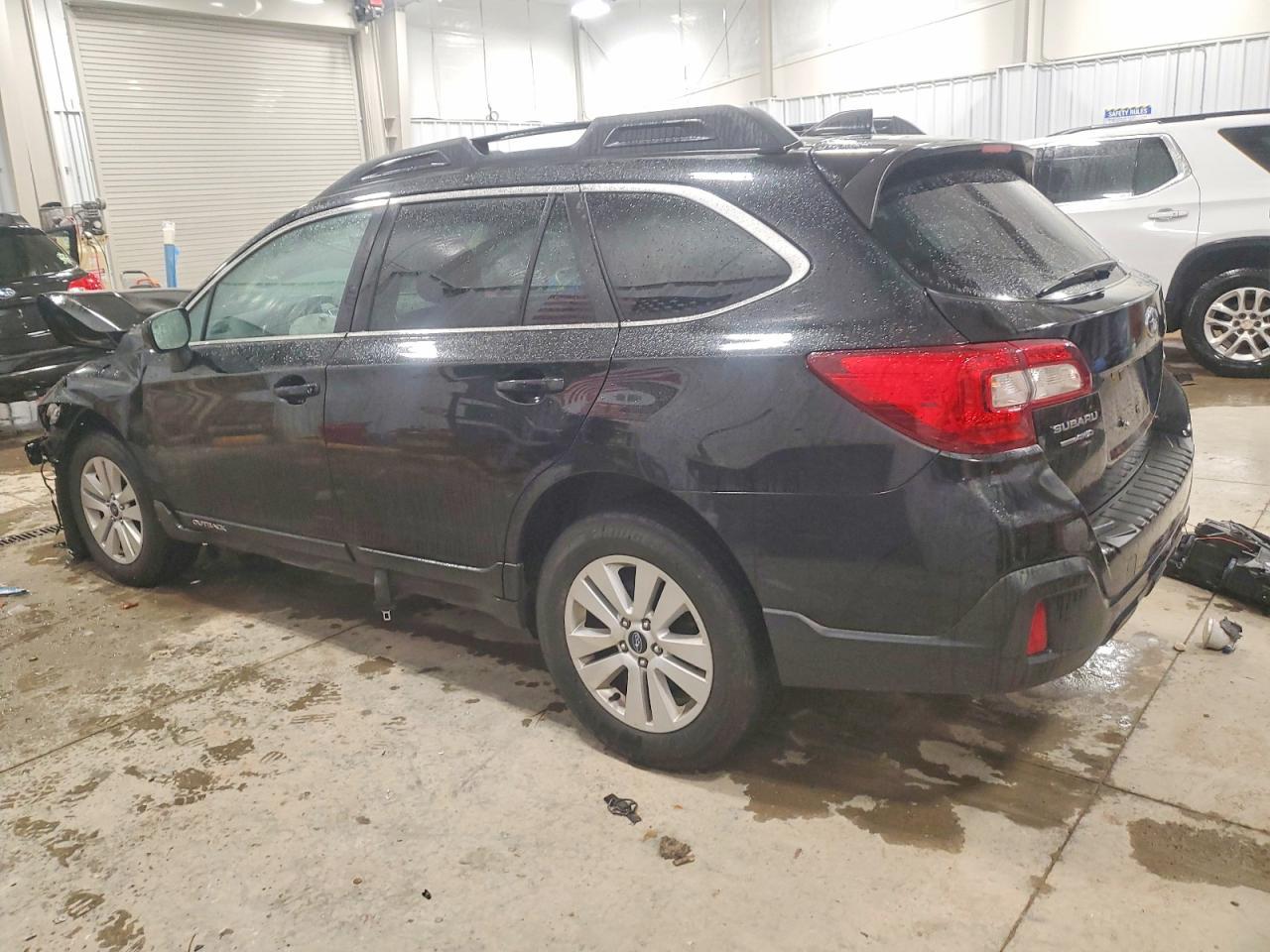 2019 Subaru Outback 2.5I Premium - Image 2