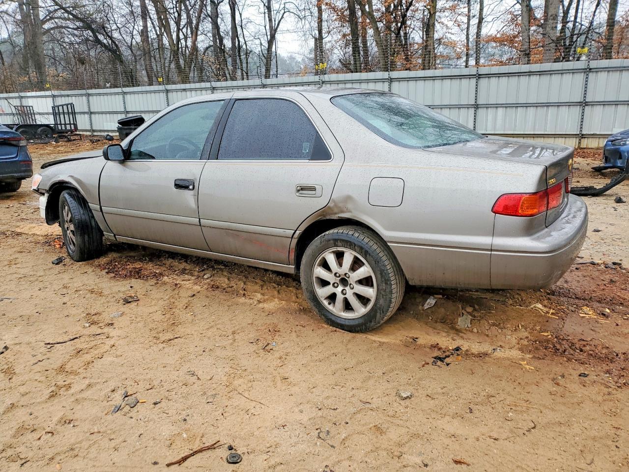 2000 Toyota Camry Ce - Фото 2