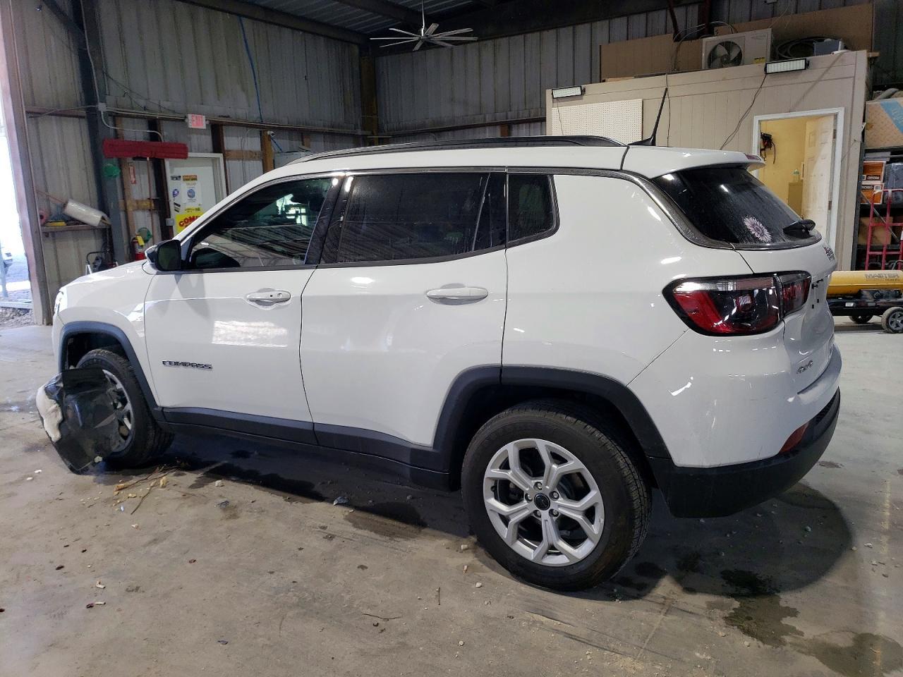 2025 Jeep Compass Latitude - Image 2