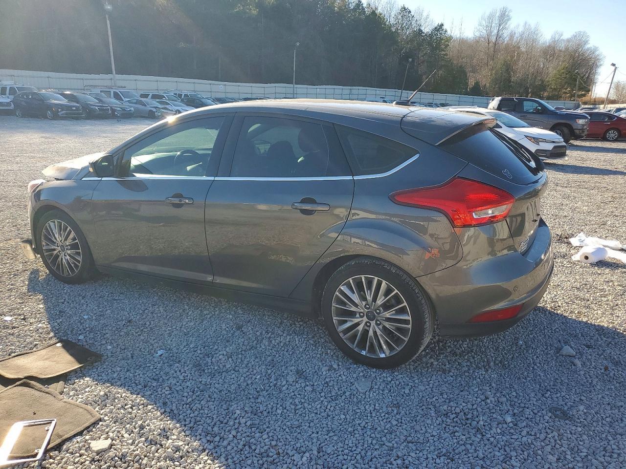 2017 Ford Focus Titanium - Фото 2