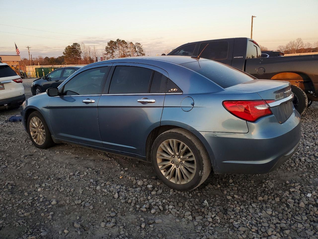 2011 Chrysler 200 Limited - Image 2