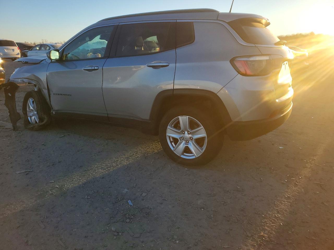 2022 Jeep Compass Latitude - Фото 2