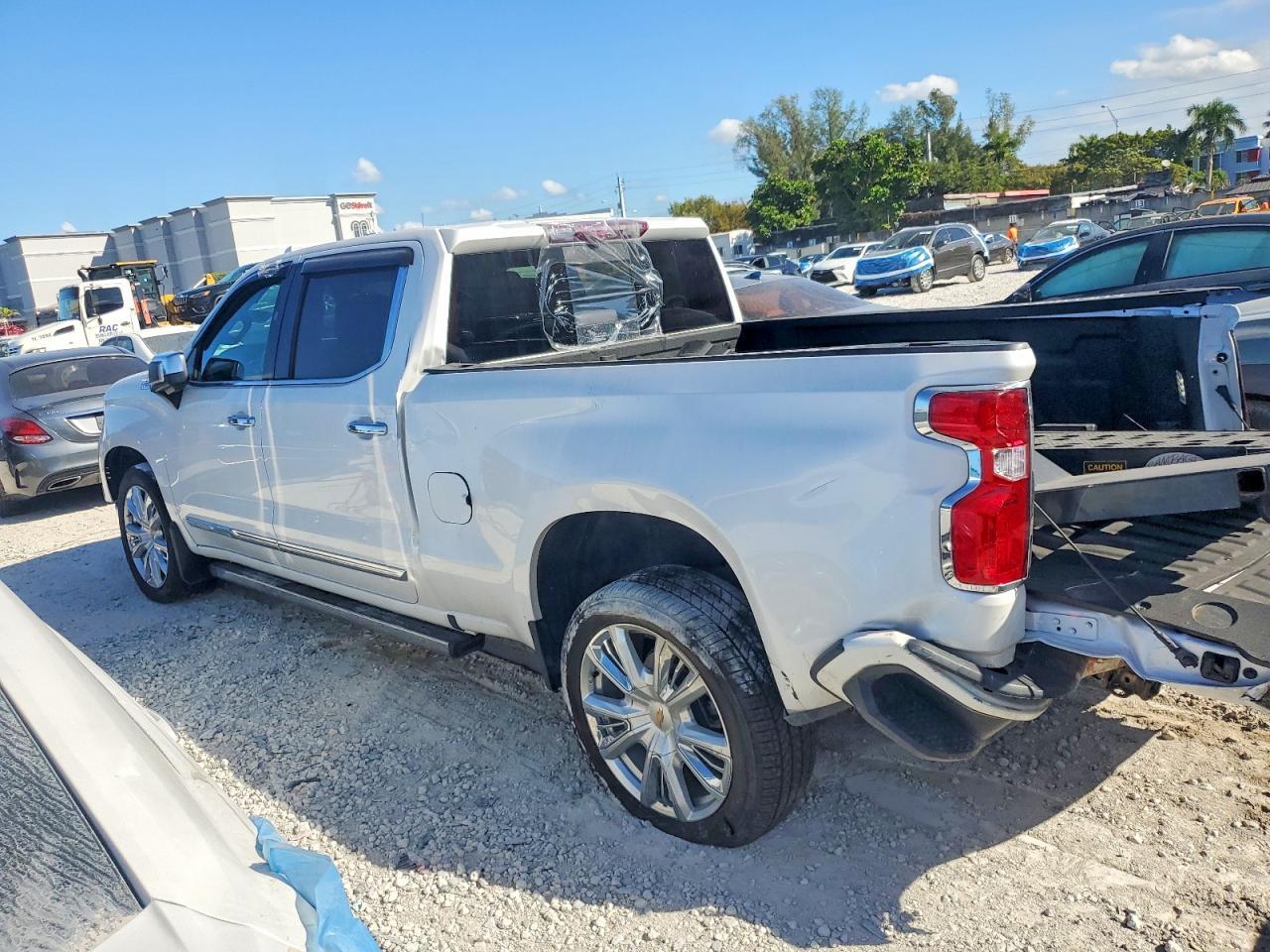 2023 Chevrolet Silverado K1500 High Country - Фото 2
