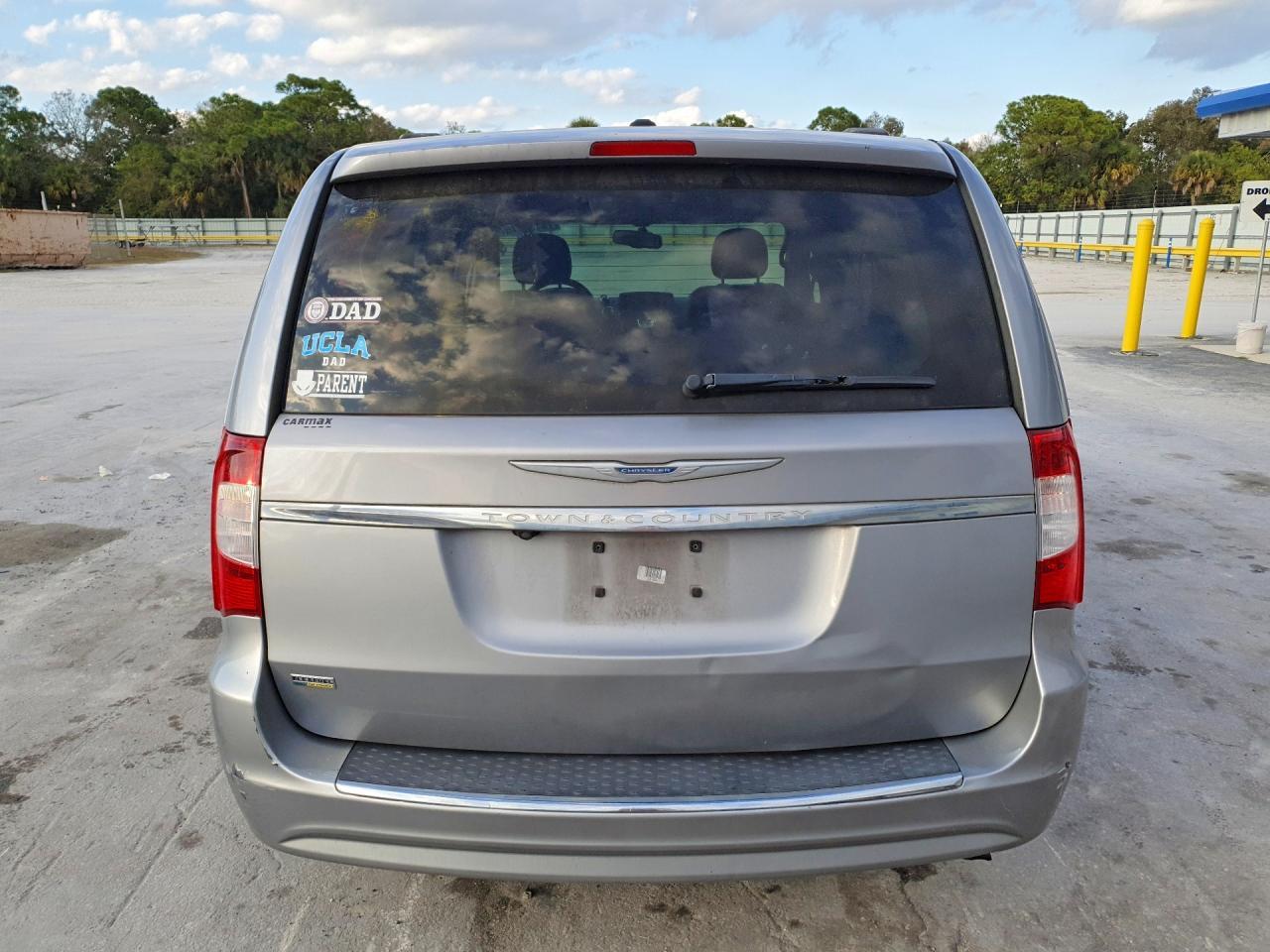 2013 Chrysler Town & Country Touring - Фото 6