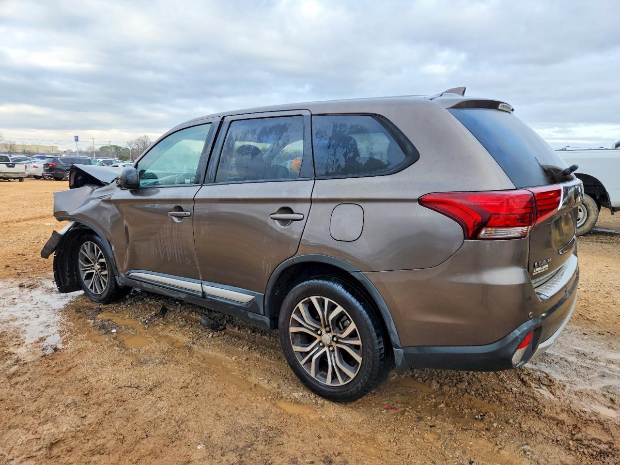 2018 Mitsubishi Outlander Es - Image 2