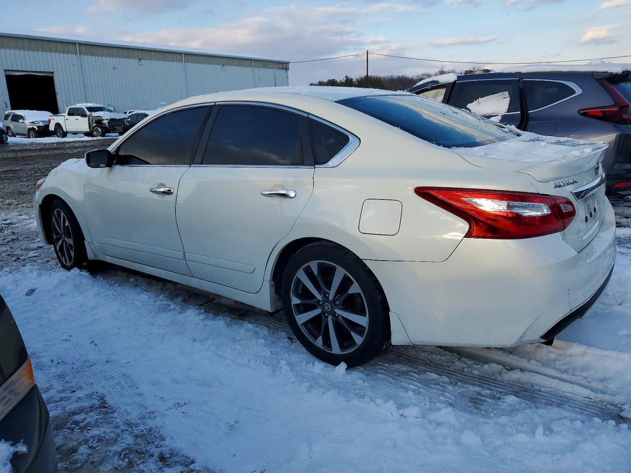 2016 Nissan Altima 2.5 - Фото 2