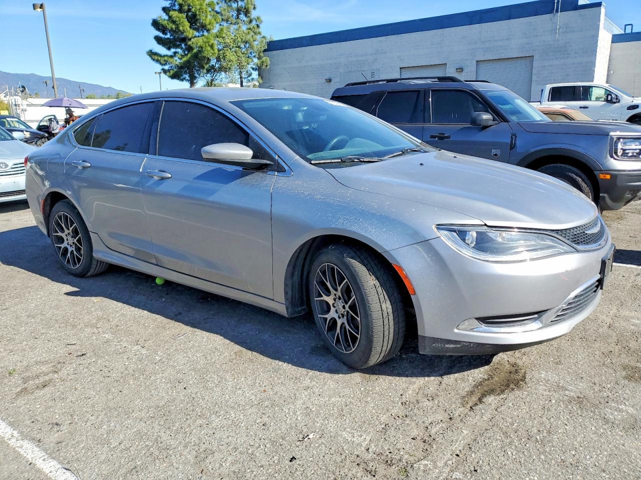2015 Chrysler 200 Limited - Фото 4