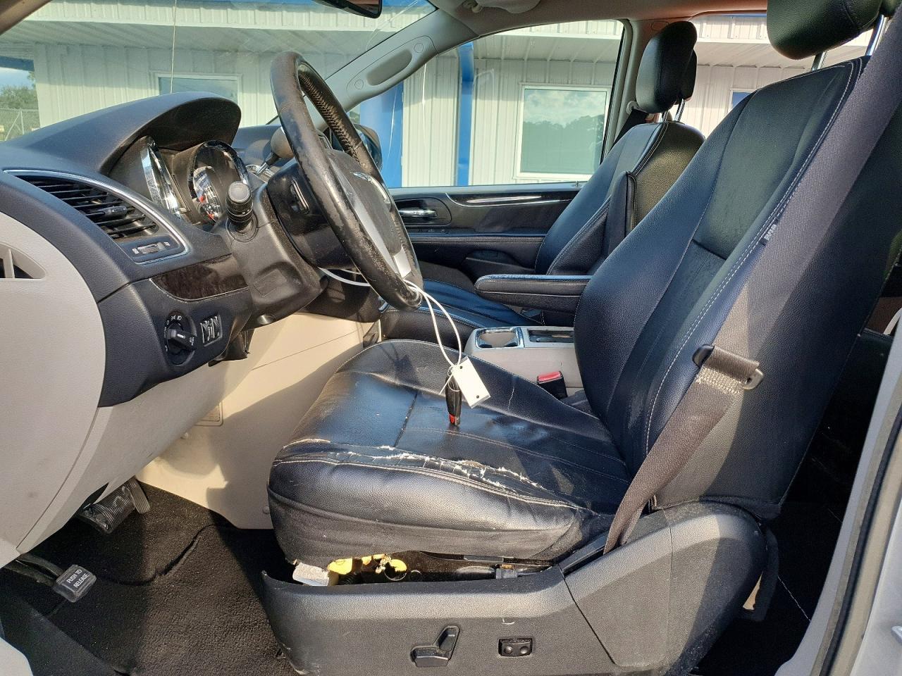 2013 Chrysler Town & Country Touring - Фото 7