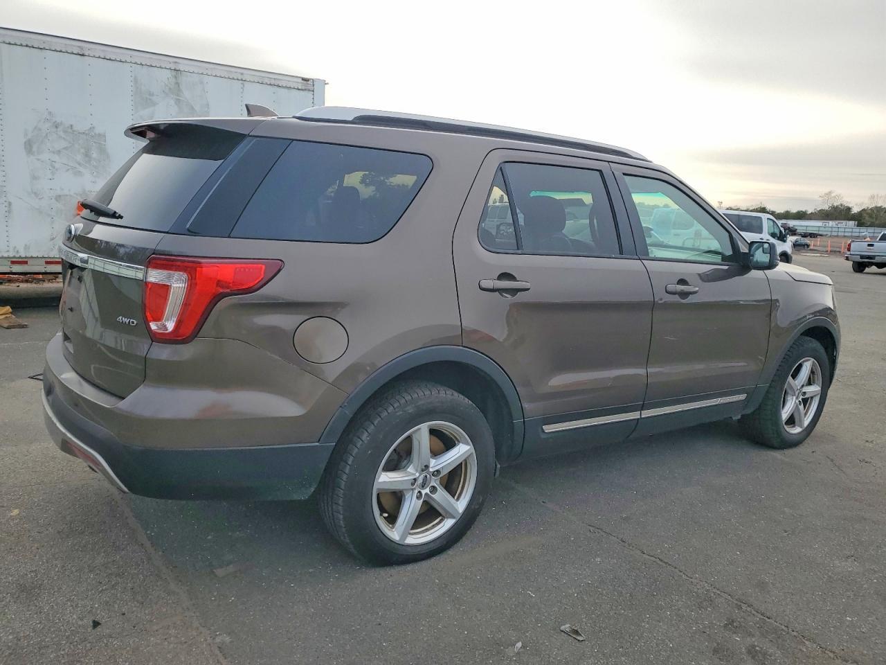 2016 Ford Explorer - Image 3