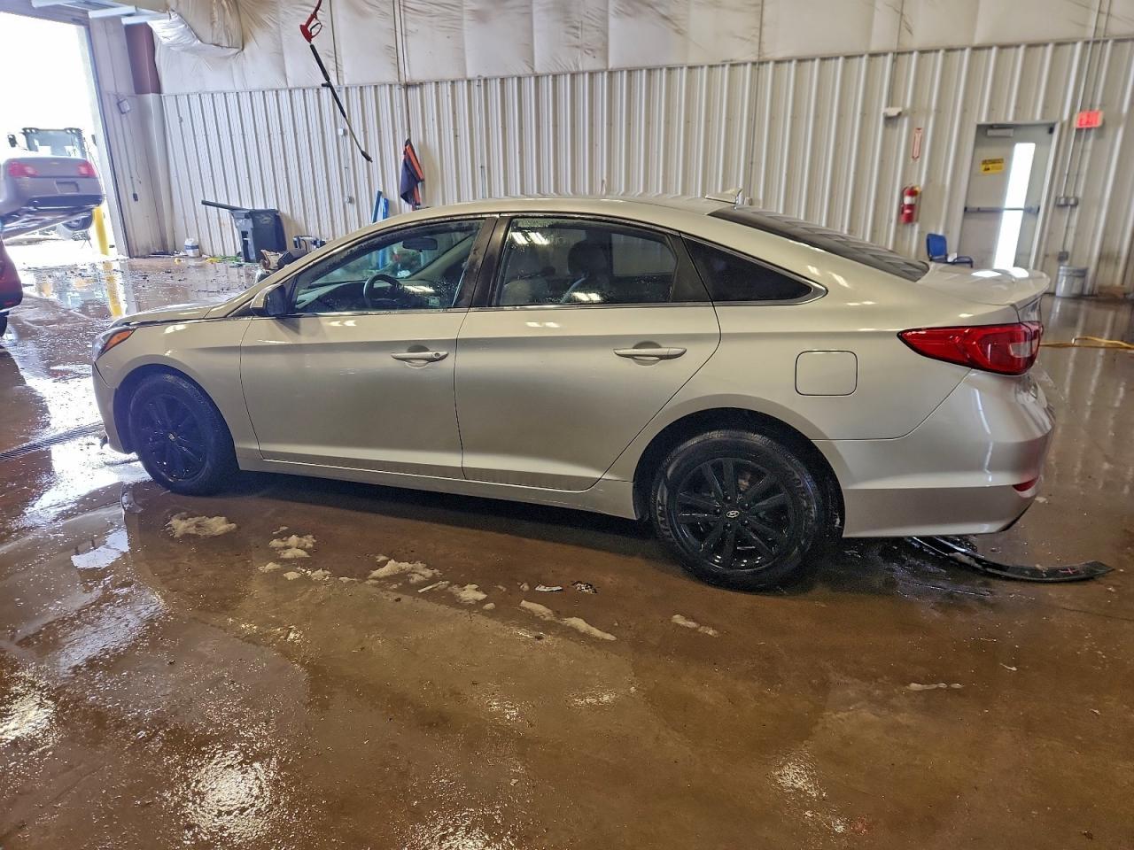 2017 Hyundai Sonata Se - Фото 2