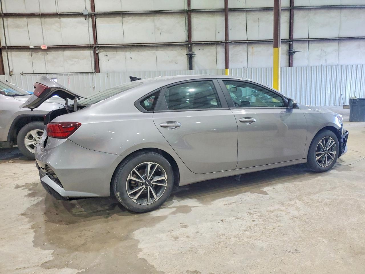 2023 Kia Forte Lxs - Image 3