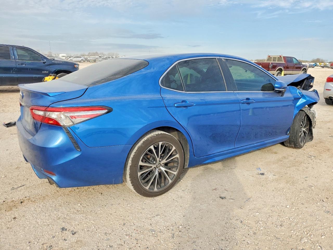 2018 Toyota Camry - Фото 3