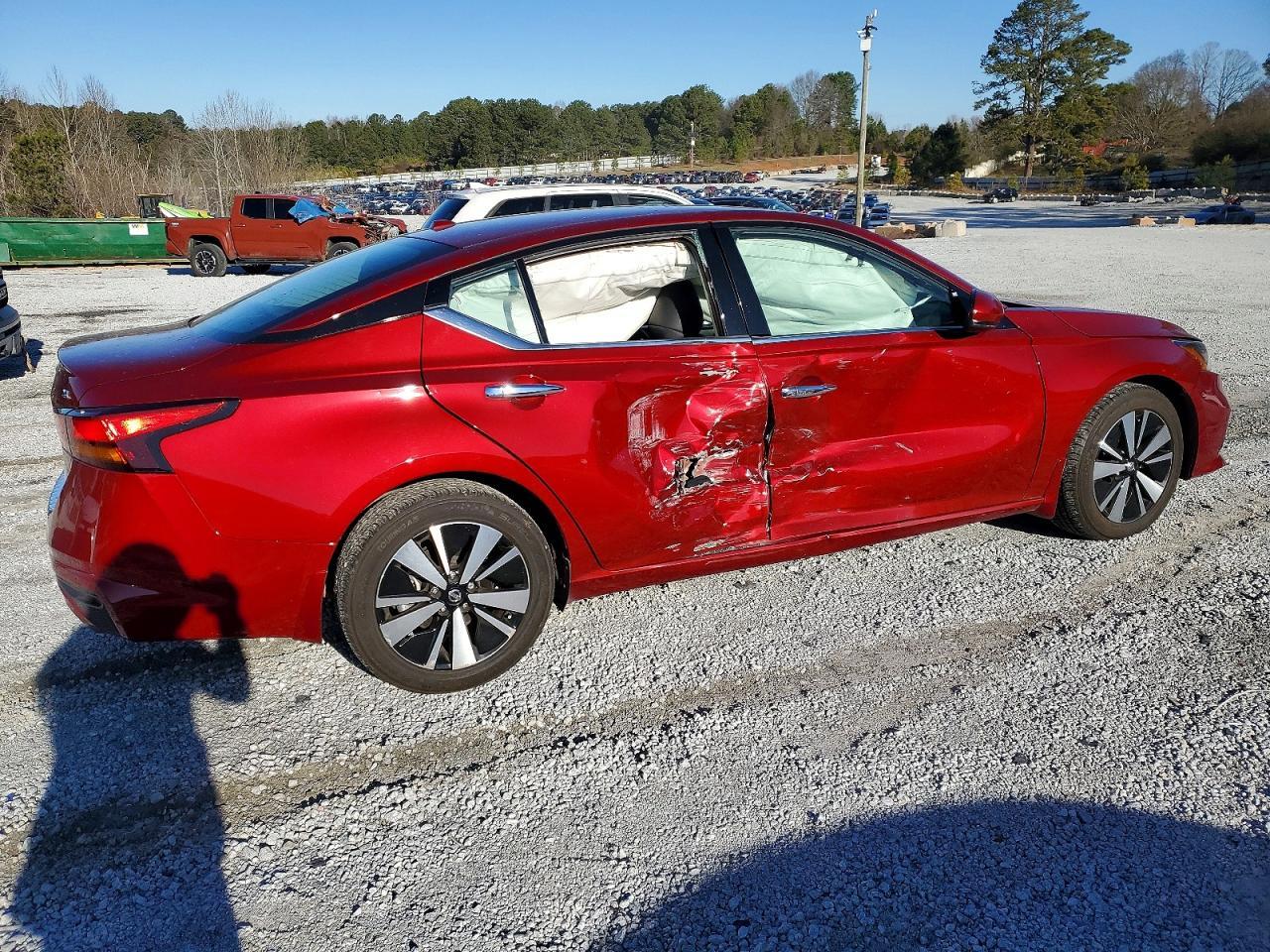 2021 Niss Altima - Image 3